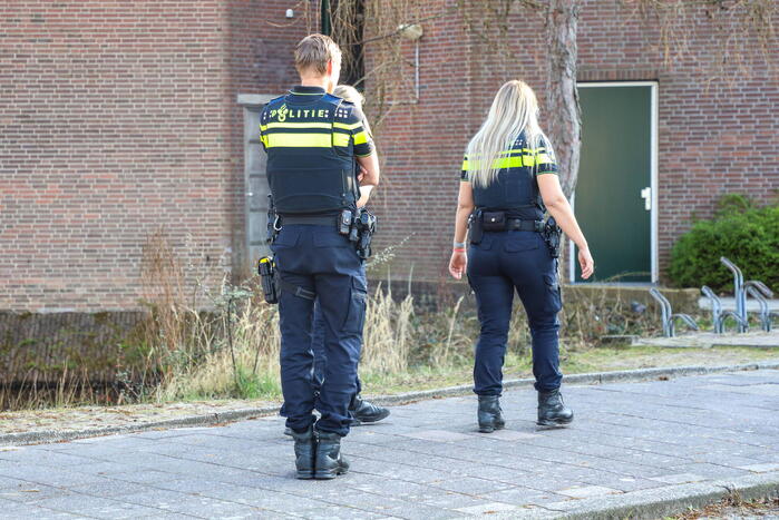 Massale zoekactie van politie in de wijk Overhees