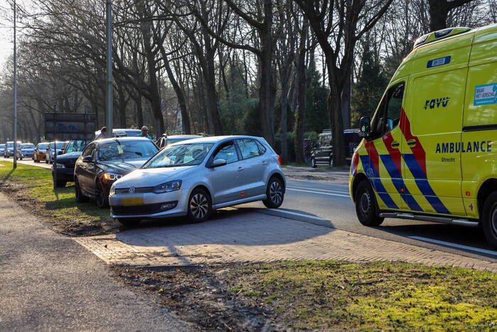 Bestuurder van bestelbus botst op voorganger
