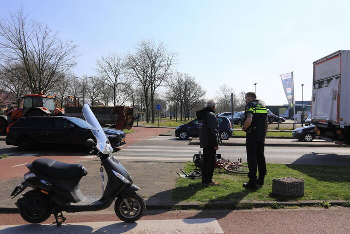 Overstekende fietser aangereden op beruchte rotonde