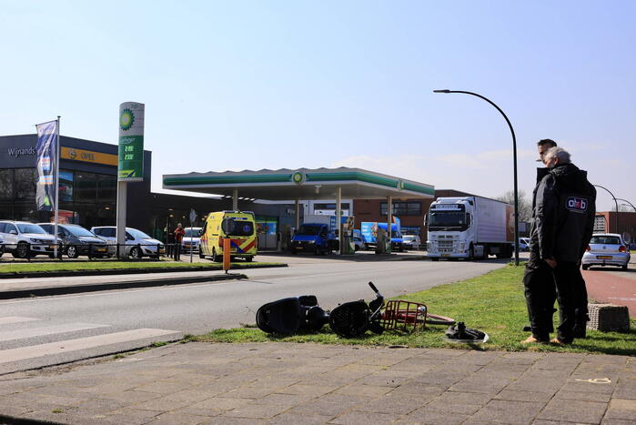 Overstekende fietser aangereden op beruchte rotonde