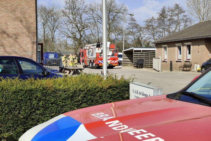 Brand op terrein van aannemersbedrijf