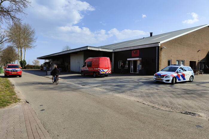 Brand op terrein van aannemersbedrijf