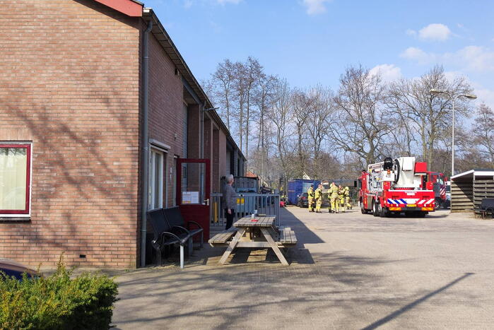 Brand op terrein van aannemersbedrijf