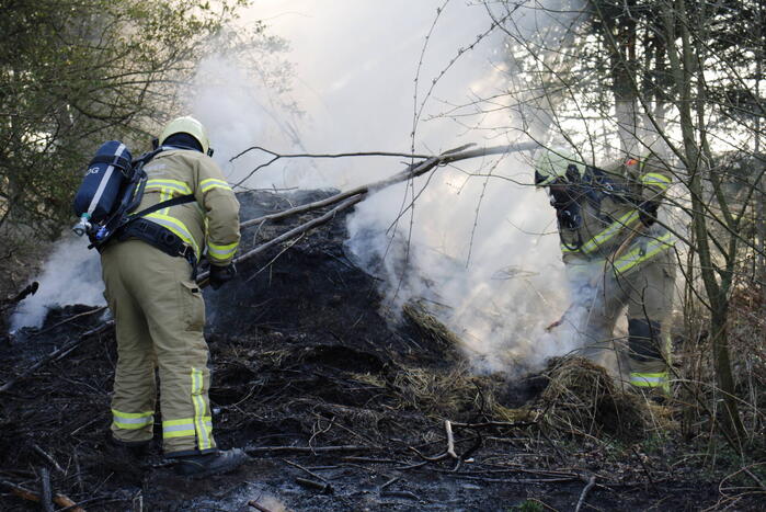Flinke rookontwikkeling vanwege brand in grashoop