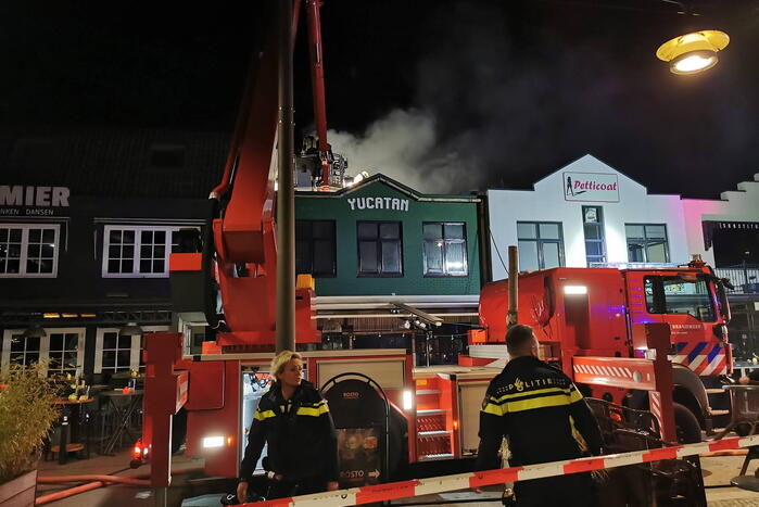 Grote brand boven cafe Railroad