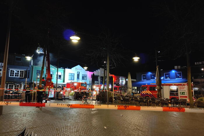 Grote brand boven cafe Railroad