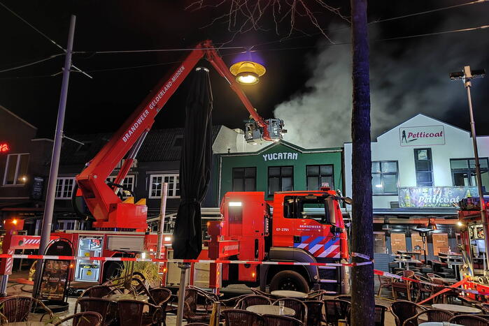 Grote brand boven cafe Railroad