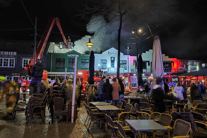 Grote brand boven cafe Railroad