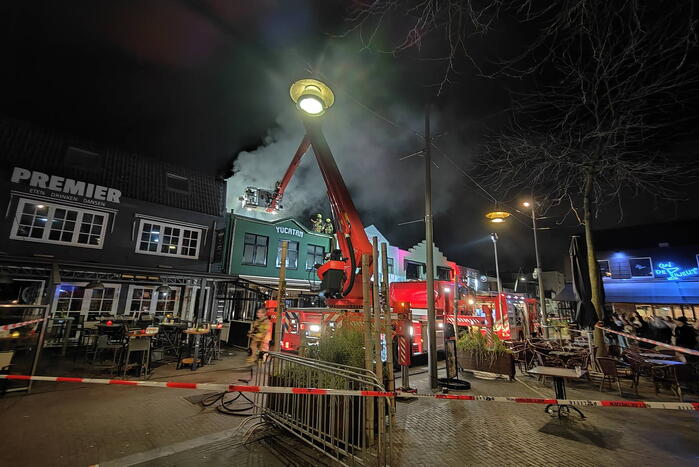 Grote brand boven cafe Railroad