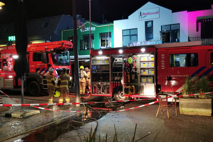 Grote brand boven cafe Railroad