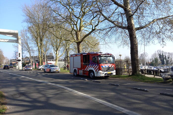 Brand op plezierjacht in haven