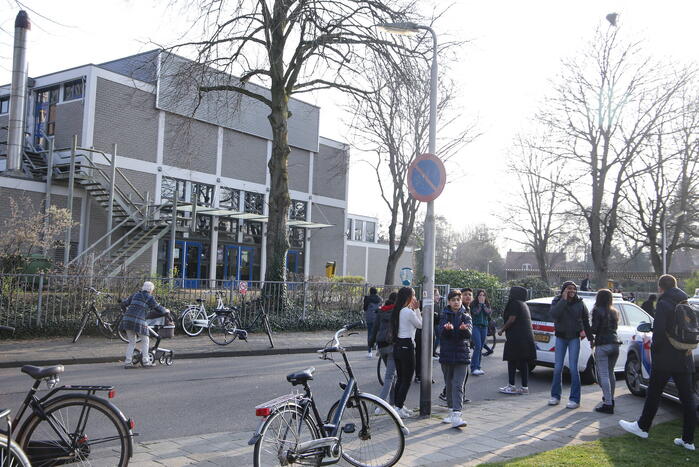 Enorme vechtpartij op middelbare school Het Element