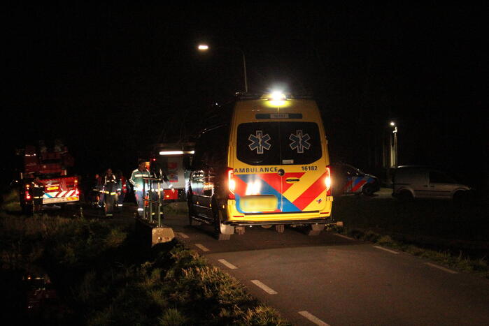 Meerdere gewonden nadat auto te water raakt