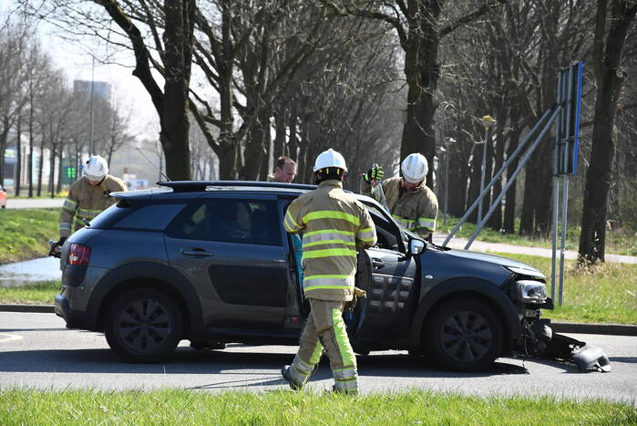 Veel schade bij ongeval tussen twee auto's