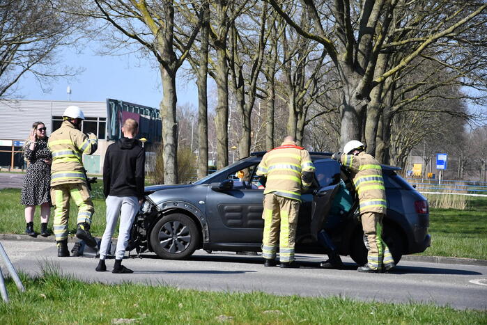 Veel schade bij ongeval tussen twee auto's