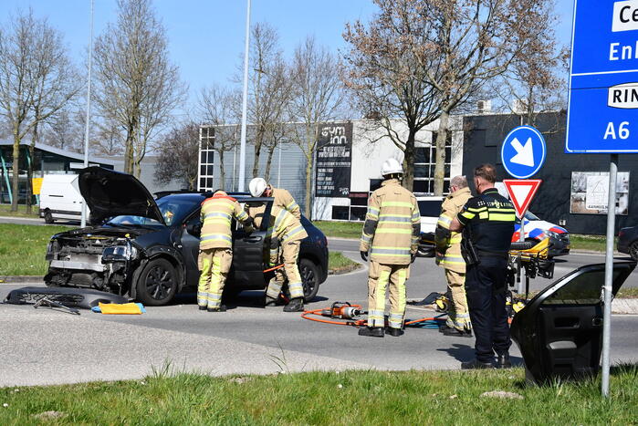 Veel schade bij ongeval tussen twee auto's