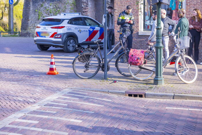 Fietsster loopt botbreuken op bij aanrijding
