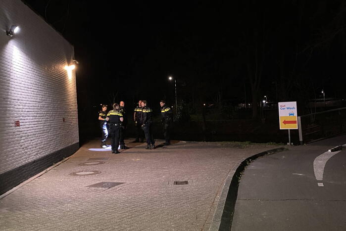 Persoon gaat ervandoor na stopteken