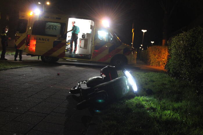 Twee personen gaan onderuit met Go Sharing-deelscooter