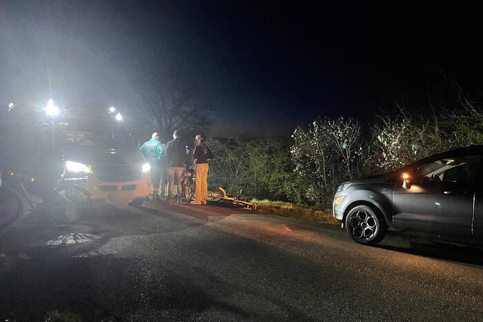 Twee fietsers komen met elkaar in botsing