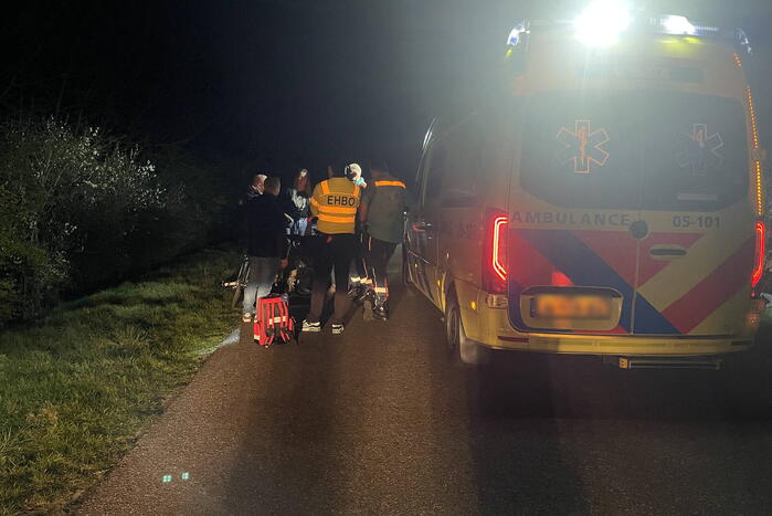 Twee fietsers komen met elkaar in botsing