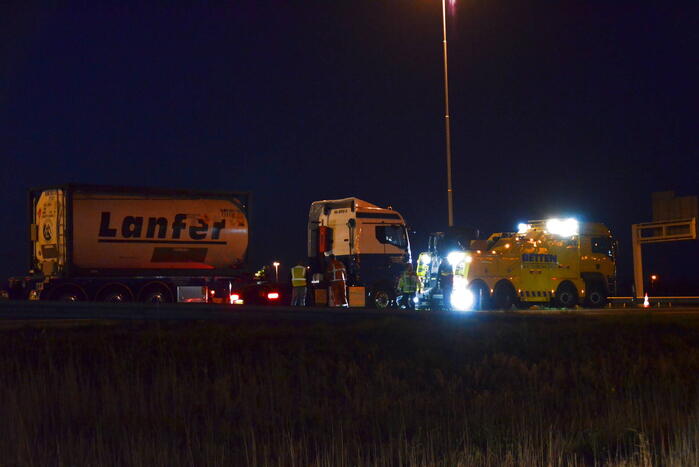 Automobiliste (88) overleden bij aanrijding met vrachtwagen