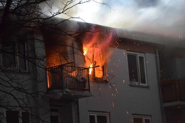 Gewonde bij uitslaande brand in flat