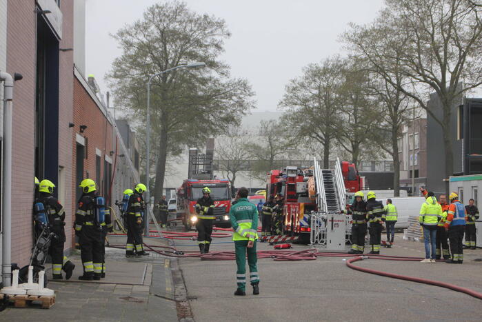 Zeer grote brand in bedrijfspand
