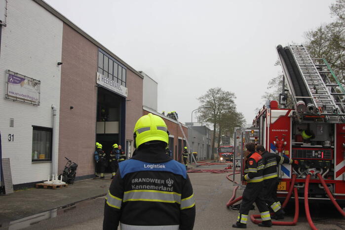Zeer grote brand in bedrijfspand