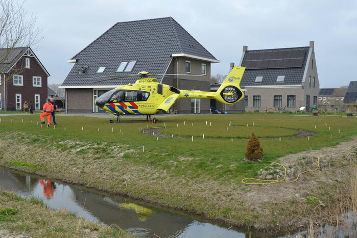 Trauma- en politiehelikopter landen voor incident in woning