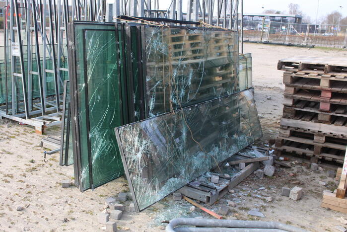 Brand en vernielingen op bouwterrein