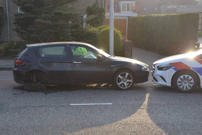 Politie ramt auto na achtervolging