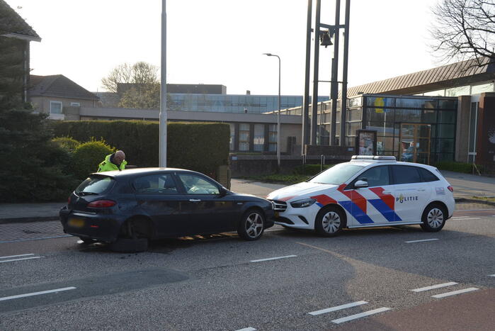 Politie ramt auto na achtervolging