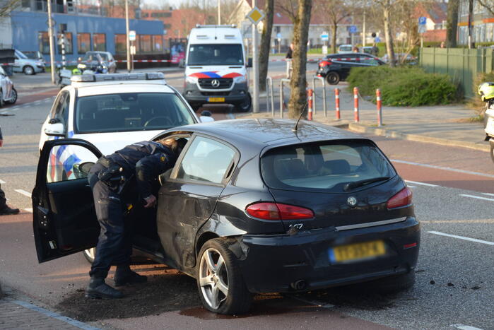 Politie ramt auto na achtervolging