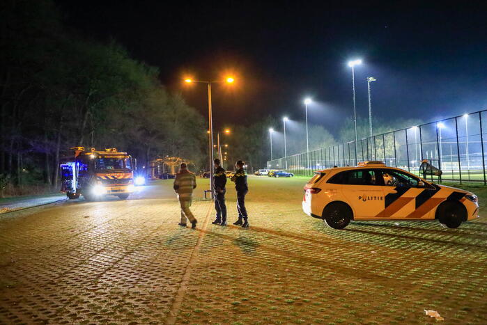 Broei in stapel houtsnippers zorgt voor brandweerinzet