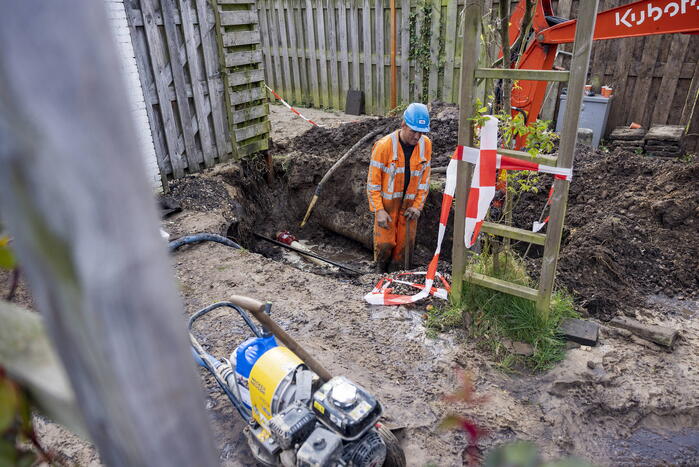 Modderpoel na waterleidingbreuk