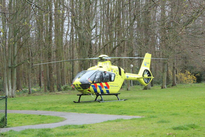 Traumahelikopter landt in woonwijk
