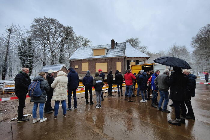 Verplaatsing monumentaal theehuis in volle gang