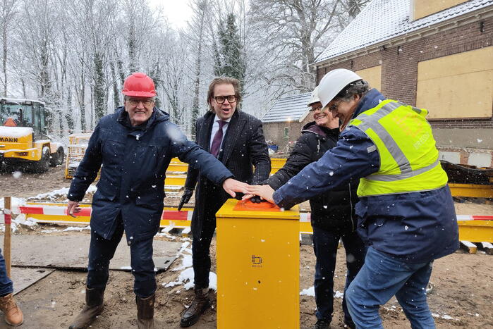 Verplaatsing monumentaal theehuis in volle gang