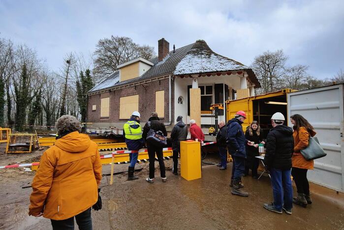 Verplaatsing monumentaal theehuis in volle gang