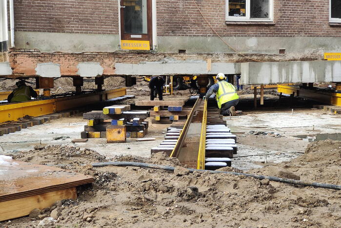 Verplaatsing monumentaal theehuis in volle gang