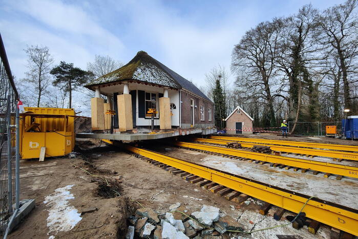 Verplaatsing monumentaal theehuis in volle gang