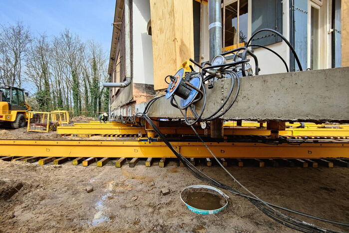 Verplaatsing monumentaal theehuis in volle gang