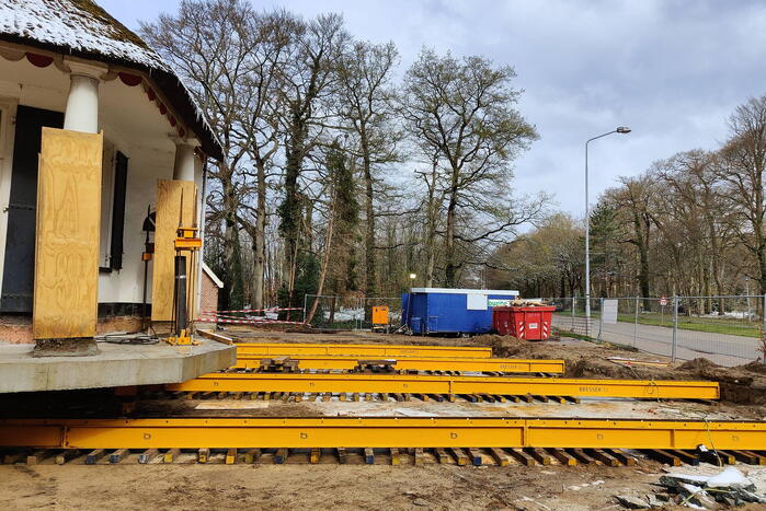 Verplaatsing monumentaal theehuis in volle gang