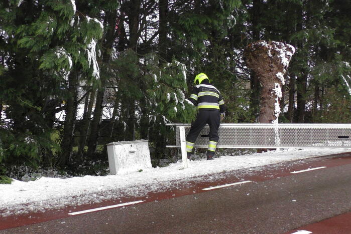 Meerdere bomen dreigen om te vallen