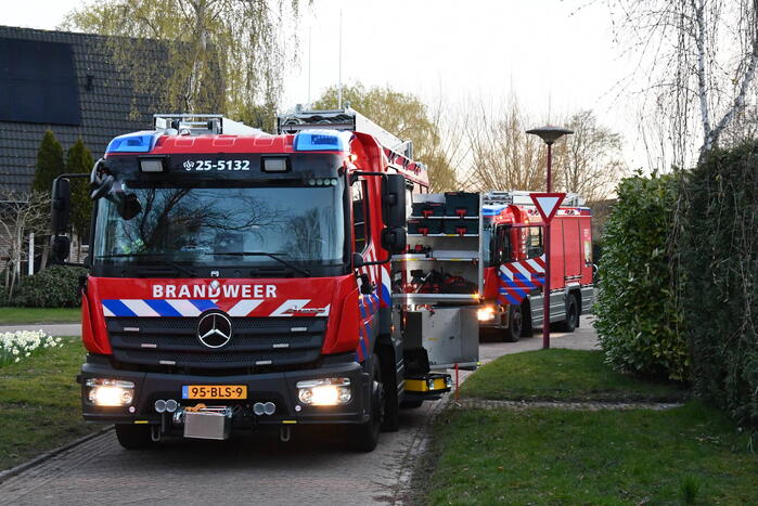 Bewoners blussen brand in woning