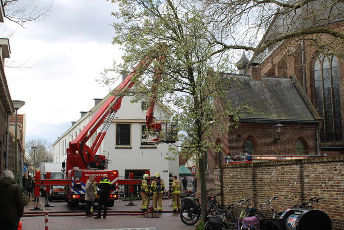 Brand in kerk zorgt voor veel rookontwikkelingen