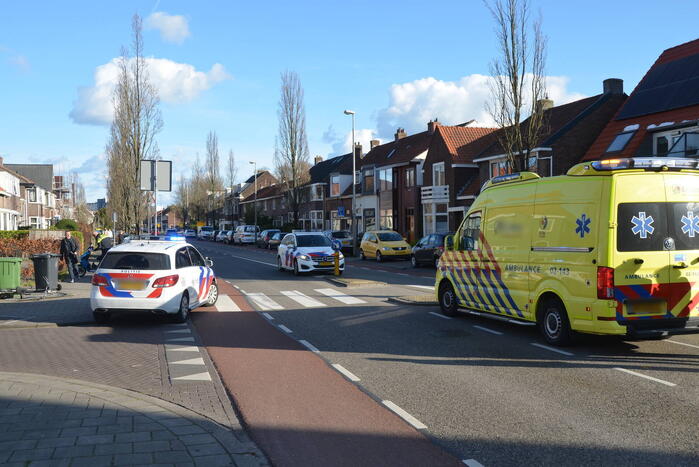 Scooterrijder botst op auto