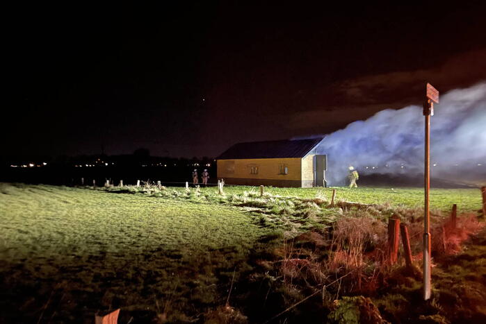 Schuur brandt volledig uit