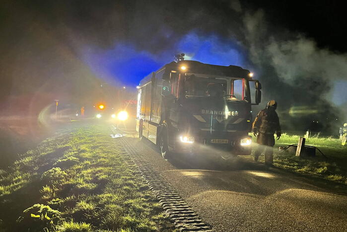 Schuur brandt volledig uit